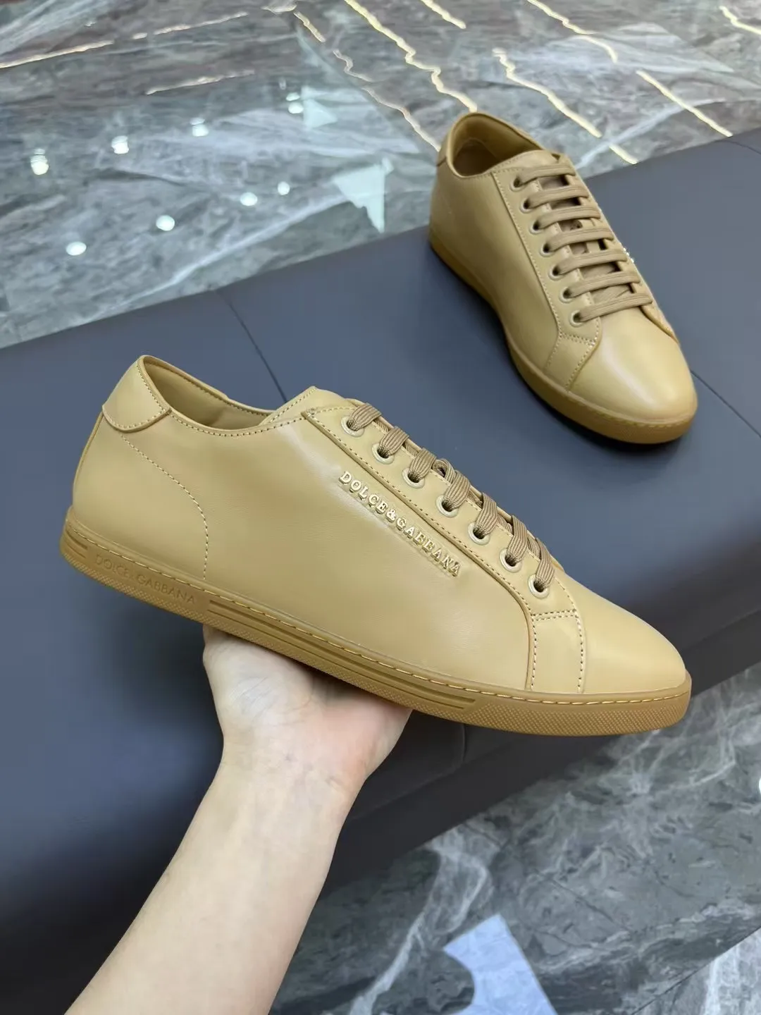 Men's Men's Shoes 💰400 [New Style] 🐝🐝DG men's calfskin sneakers Portofino Yacht shoes, simple and versatile design, unique saddle leather soles. The Dolce &G logo rear wing is the icing on the cake. Imported cowhide + rubber outsole Size: 39-44 (customized at 38.45)